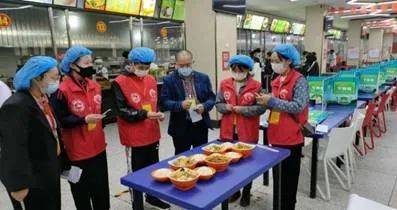 师生共监督，服务更贴心——记学生餐饮管理服务中心主动接受餐饮服务监督